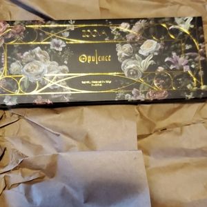 Zoeva opulence blush palette